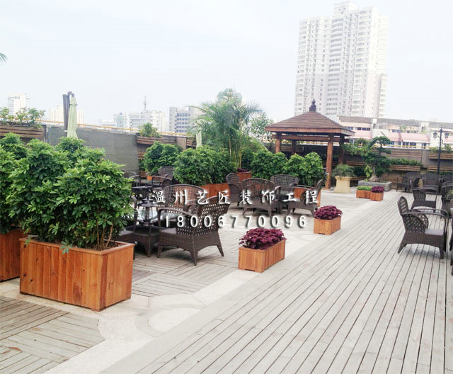 屋頂花園與防腐木亭子