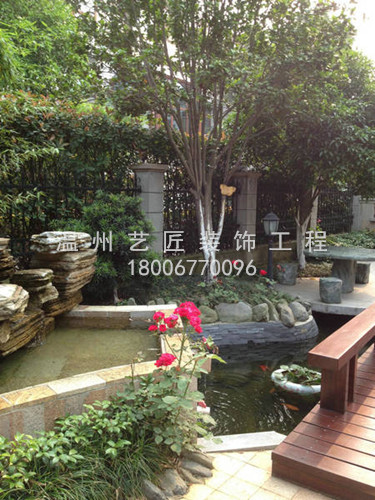 小區(qū)園林造型一角