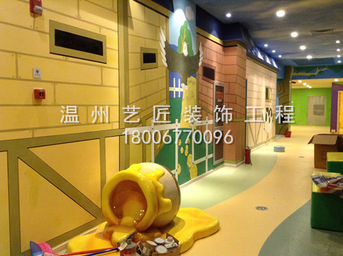 色彩斑斕的走廊